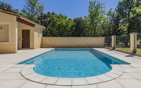 La Grive: L'Eau, Propriété, Ciel, Piscine, Bleu Azur, Ombre, Rectangle, Plante, Architecture, Loisir