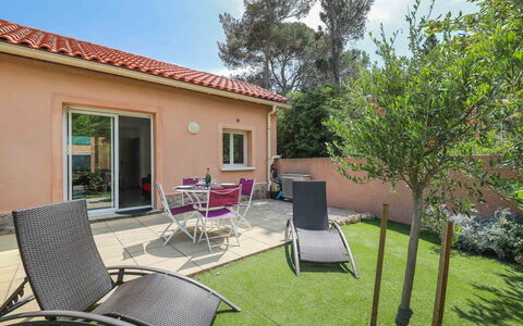 Villa Robinson: Propriété, Maison, Domicile, Immobilier, Bâtiment, Arrière-Cour, Cour, Patio, Cour, Biens