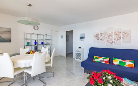 Roquebrune Cap Martin 601: Meubles, Table, Cadre, Bâtiment, Design Intérieur, Maison, Salon, Porte, Sol, Sol