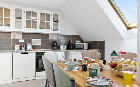 Beate: Meubles, Design Intérieur, Cuisine, Sol, Bois, Plafond, Appareil De Cuisine, Principaux Appliance, Comptoir, Sol