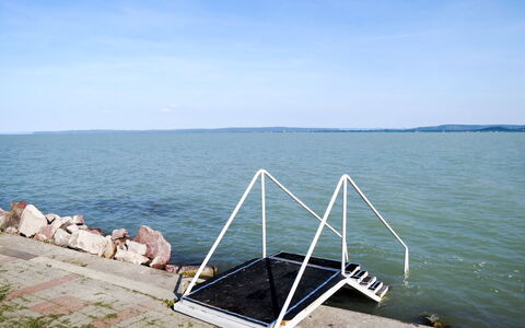 Beate: L'Eau, Ciel, Nuage, Ressources En Eau, Bleu Azur, Arbre, Paysage Naturel, Plage, Cotiers Et Relief Océaniques, Plante