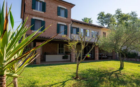Marmorito: Plante, Ciel, Bâtiment, Fenêtre, Arbre, Lot Terre, Chalet, Maison, Quartier, Zone Résidentielle