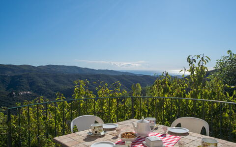 Valloria 605: Ciel, Table, Meubles, Vaisselle, Mobilier De Jardin, Tableau De Plein Air, Linge, Nappe De Table, Chaîne De Montagnes, Station De Montagne