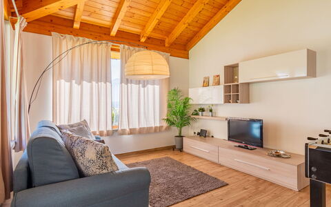 Villa del Sole: Meubles, Propriété, Canapé, Confort, Bâtiment, Bois, Design Intérieur, Plante D'Appartement, Fenêtre, Sol