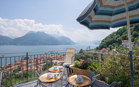 Casa Bel Sit: Propriété, Immobilier, Balcon, Vacances, Bâtiment, Maison, Tourisme, Montagne, Table, Appartement