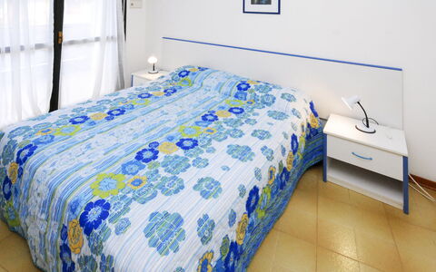 Residence la Meridiana: Chambre, Drap De Lit, Lit, Literie, Pièce, Propriété, Bleu, Meubles, Cadre De Lit, Housse De Couette