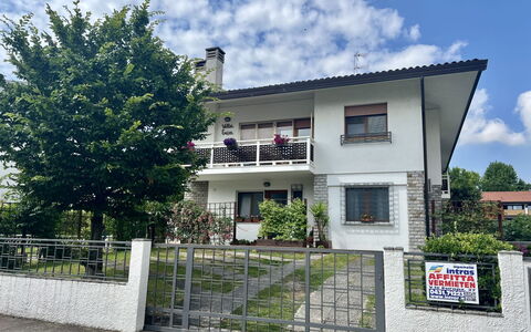 Lignano Sabbiadoro 638: Bâtiment, Fenêtre, Zone Résidentielle, Maison, Arbuste, Quartier, Domicile, Établissements Humains, Porte