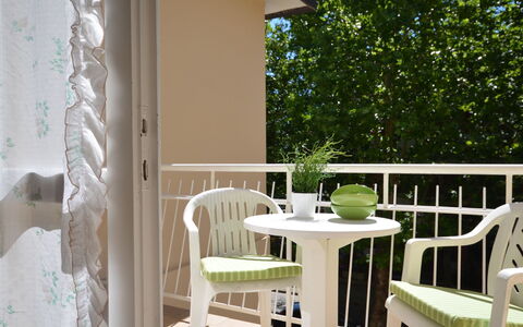 Villa Gaby: Meubles, Propriété, Bois, Chaise, Ombre, Table, Porte, Tableau De Plein Air, Bâtiment, Mobilier De Jardin