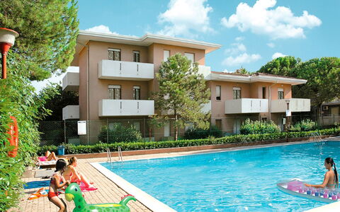 Orsa Maggiore: Piscine, Propriété, Loisir, Domicile, Maison, Immobilier, Recours, Zone Résidentielle, Bâtiment, Centre De Loisirs