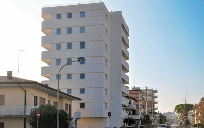 Lignano Sabbiadoro 653: Zone Résidentielle, Bâtiment, Architecture, Bloc Tour, Condominium, Zone Métropolitaine, Propriété, Quartier, Appartement, Établissements Humains