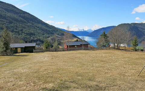 Hammaren: Nuage, Ciel, Montagne, Plante, Paysage Naturel, Arbre, Montagnes, Lot Terre, Pente, Herbe
