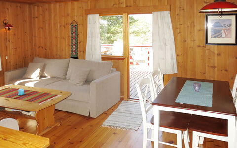 Hammaren: Table, Meubles, Propriété, Canapé, Bois, Design Intérieur, Éclairage, Canapé-Lit, Fenêtre, Sol
