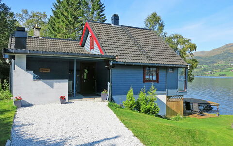 Strand: Ciel, Plante, L'Eau, Propriété, Bâtiment, Fenêtre, Maison, Lot Terre, Chalet, Architecture