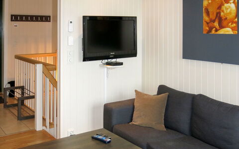 Havsdalsgrenda: Meubles, Propriété, Télévision, Bois, Design Intérieur, Confort, Canapé, Téléviseur, Mur, Sol
