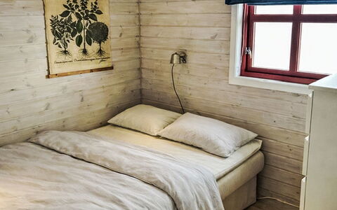 Elistova: Mur, Sol, Sol, Chambre, Bois, Meubles, Lit, Design Intérieur, Pièce, Drap De Lit