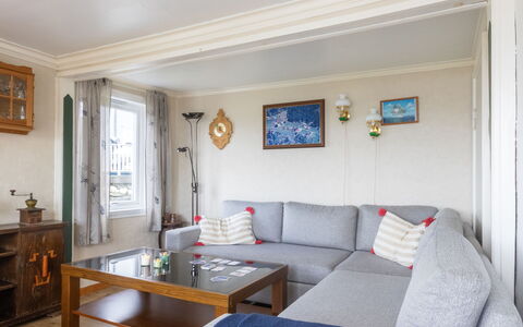 Soltun: Cadre, Meubles, Propriété, Canapé, Table, Bleu Azur, Éclairage, Salon, Design Intérieur