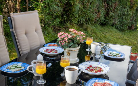 Soltun: Vaisselle, Table, Plante, Meubles, Vaisselle, Aliments, Coupe, Textile, Chaise, Drinkware