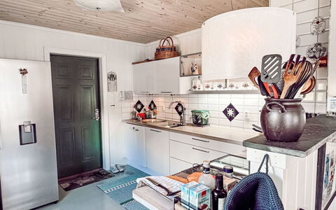 Villa Esefjord: Propriété, Bâtiment, Cabinetry, Comptoir, Éclairage, Design Intérieur, Cuisine, Cuisinière, Maison, Appareil De Cuisine