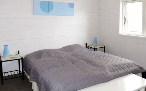 Naustet: Propriété, Bâtiment, Confort, Vert, Bleu, Fenêtre, Bleu Azur, Bois, Design Intérieur, Textile