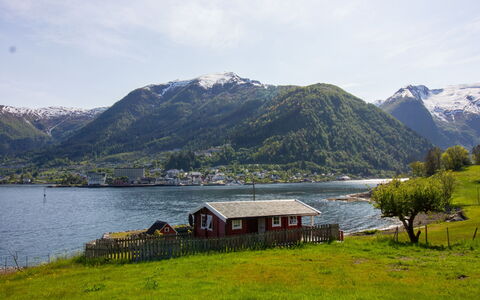Naustvollen: L'Eau, Ciel, Nuage, Montagne, Plante, Paysage Naturel, Lac, Arbre, Montagnes, Cotiers Et Relief Océaniques