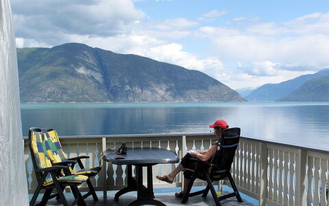 Hovsfjellet: Nuage, L'Eau, Ciel, Montagne, Propriété, Table, Meubles, Bleu, Bleu Azur, Chaise