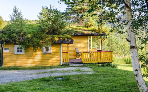 Synnøve: Plante, Propriété, Fenêtre, Ciel, Bâtiment, Paysage Naturel, Bois, Architecture, Arbre, Lot Terre
