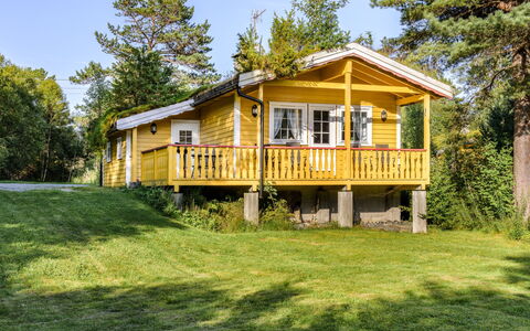 Synnøve: Plante, Ciel, Bâtiment, Fenêtre, Arbre, Maison, Bois, Paysage Naturel, Architecture, Porche