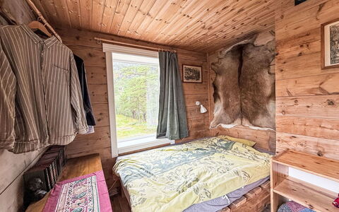 Svanöy: Bois, Chambre, Lit, Drap De Lit, Tache De Bois, Dur, Literie, Pièce, Cabane En Rondins, Cadre De Lit