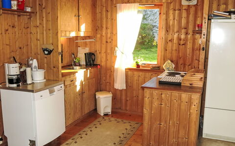 Åptafjorden: Bois, Sol, Meubles, Sol, Design Intérieur, Cabinetry, Appareil De Cuisine, Pièce, Tache De Bois, Cuisine