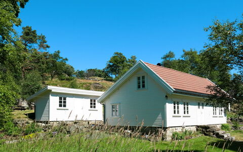 Nedregård: Ciel, Plante, Bâtiment, Fenêtre, Propriété, Communauté Des Plantes, Maison, Lot Terre, Paysage Naturel, Arbre