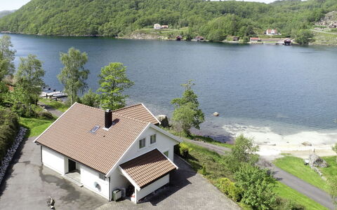 Naudøyna: L'Eau, Ressources En Eau, Plante, Propriété, Bâtiment, Arbre, La Nature, Ciel, Montagne, Montagnes