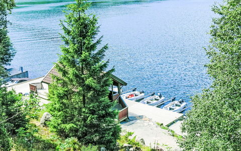 Spangereid 651: L'Eau, Plan D'Eau, Arbre, Ressources En Eau, Voie Navigable, Banque, Lac, Cours D'Eau, Bateau, Navire
