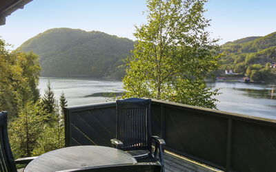 Spangereid 651: Ciel, L'Eau, Propriété, Montagne, Ombre, Lac, Bois, Arbre, Mobilier De Jardin, Loisir
