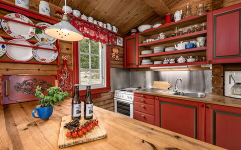 Fjellbris: Bois, Meubles, Design Intérieur, Cuisine, Sol, Plafond, Comptoir, Cabinetry, Pièce, Tache De Bois