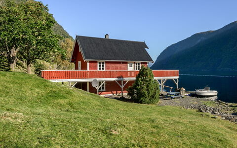 Tor: Ciel, Propriété, Bâtiment, Plante, Paysage Naturel, Montagne, Maison, Chalet, Montagnes, Bois
