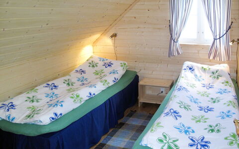 Arnafjord 609: Meubles, Propriété, Bleu Azur, Confort, Oreiller, Textile, Design Intérieur, Cadre De Lit, Mur, Sol