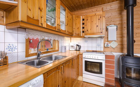 Jambueggi: Cuisine, Bois, Design Intérieur, Cabinetry, Comptoir, Plafond, Sol, Principaux Appliance, Appareil De Cuisine, Domicile