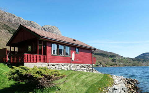 Nanna: L'Eau, Ciel, Plante, Fenêtre, Bâtiment, Montagne, Paysage Naturel, Maison, Bois, Chalet