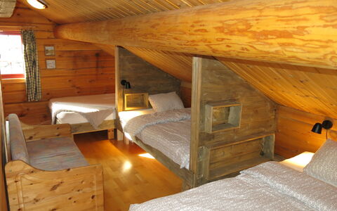 Kvila: Meubles, Propriété, Bois, Confort, Fenêtre, Design Intérieur, Bâtiment, Sol, Dur, Lit