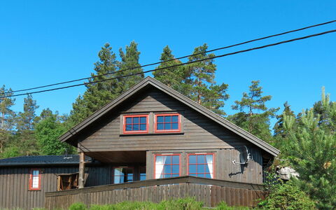 Koven: Ciel, Plante, Fenêtre, Bâtiment, Maison, Arbre, Bois, Zone Résidentielle, Zone Rurale, Pente