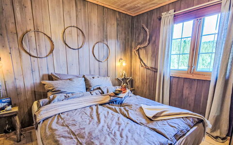 Staksholmen: Chambre, Bois, Design Intérieur, Sol, Lit, Sol, Drap De Lit, Literie, Meubles, Éclairage
