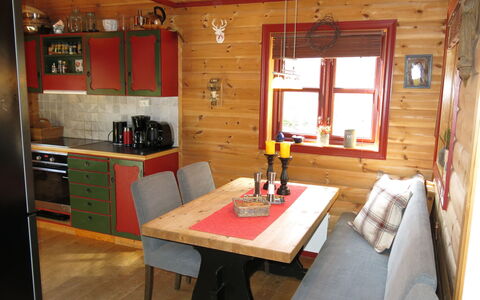 Troll: Table, Cabinetry, Meubles, Fenêtre, Bois, Design Intérieur, Sol, Dur, Mur, Bâtiment