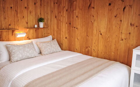 Fjellidyll: Lit, Chambre, Meubles, Drap De Lit, Literie, Design Intérieur, Bois, Sol, Sol, Linge