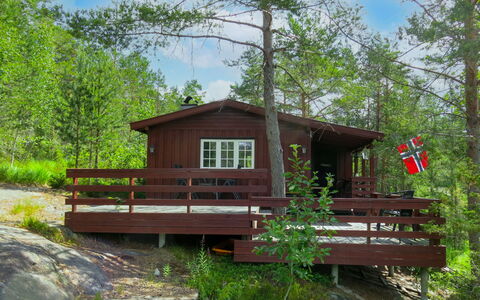 Telemarkshytta: Plante, Bâtiment, Propriété, Fenêtre, Nuage, Arbre, Ciel, Bois, Paysage Naturel, Maison