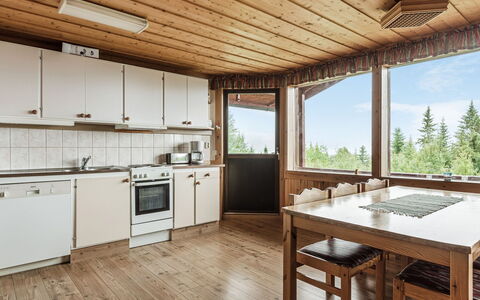 Högvallen Emma Elden: Cabinetry, Meubles, Comptoir, Propriété, Cuisine, Cuisinière, Bois, Appareil De Cuisine, Bâtiment, Fenêtre