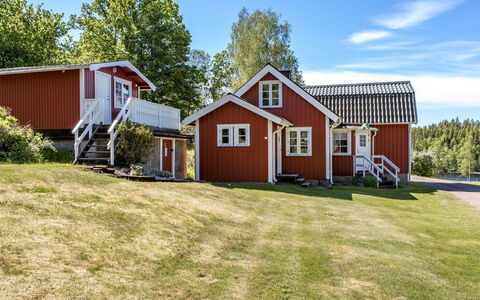 Mjöhult Utsikten: Ciel, Bâtiment, Plante, Propriété, Nuage, Fenêtre, Arbre, Maison, Architecture, Lot Terre