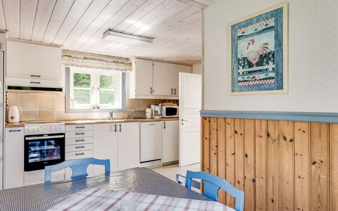 Mjöhult Utsikten: Propriété, Meubles, Cabinetry, Bleu Azur, Bois, Tiroir, Design Intérieur, Sol, Sol, Bâtiment