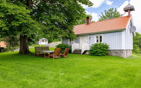 Hökagården: Plante, Bâtiment, Ciel, Nuage, Arbre, Paysage Naturel, Lot Terre, Maison, Fenêtre, Paysage