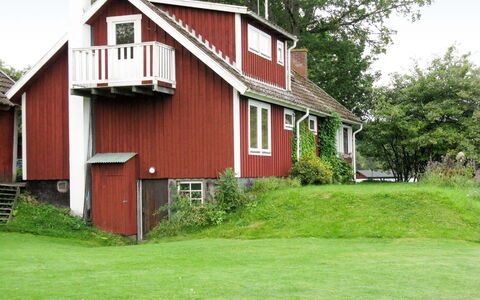 Fågelkärr Sjöstugan: Plante, Bâtiment, Ciel, Arbre, Fenêtre, Bois, Lot Terre, Maison, Herbe, Paysage Naturel