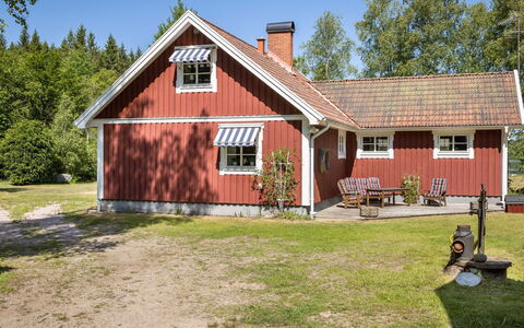 Vänneböke: Bâtiment, Plante, Ciel, Propriété, Fenêtre, Arbre, Maison, Lot Terre, Bois, Herbe